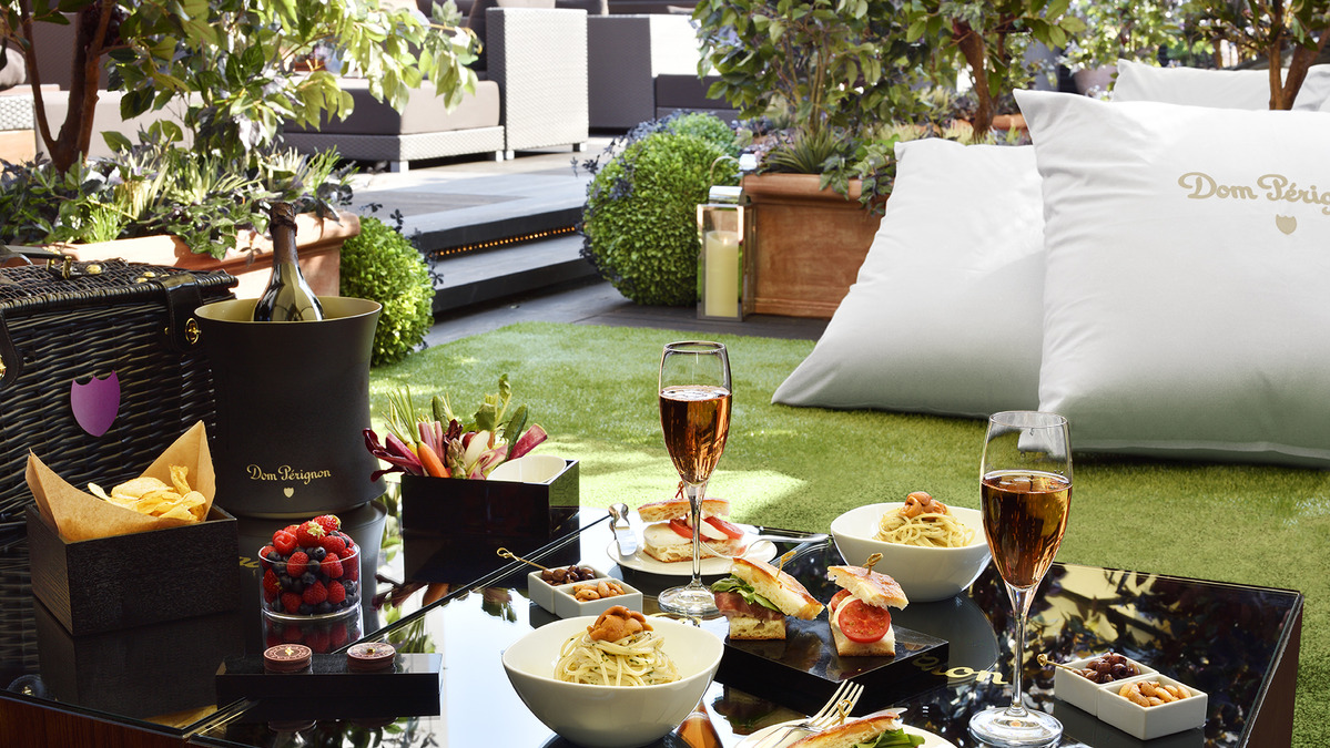 ブルガリ銀座タワーの屋上テラスで ドン ペリニヨン 流ピクニック気分を楽しむ Cinemacafe Net