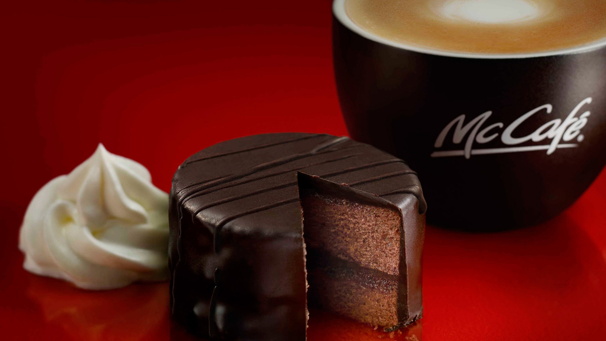 贅沢なチョコレートスイーツが今年もマックカフェに登場 ザッハトルテ Cinemacafe Net