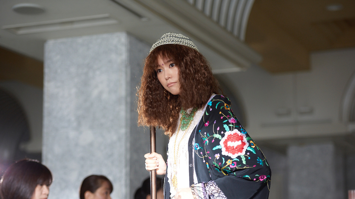 桐谷美玲 個性的なファッションを披露 ジャージ 軍服 そして 呪術師 Cinemacafe Net