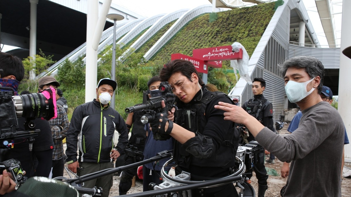 チ チャンウク 天性の俳優 と監督から絶賛 操作された都市 メイキング映像到着 Cinemacafe Net