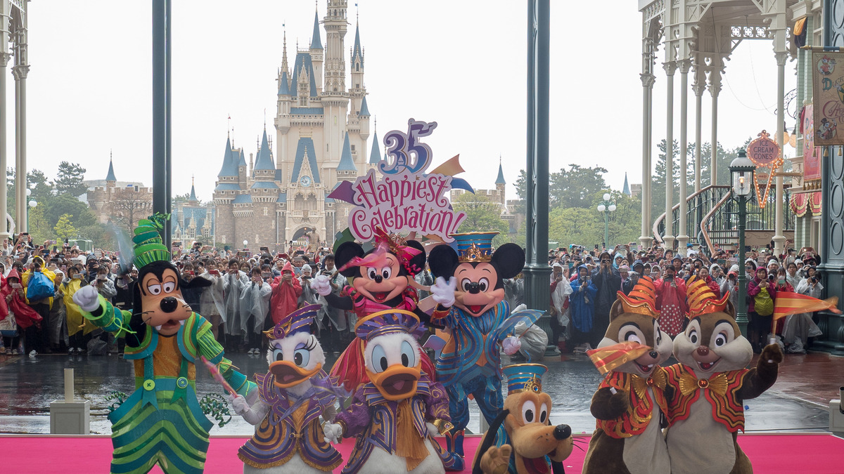ディズニー 35周年オープニングセレモニー開催 スカイ 報道は 考えていない と改めて否定 Cinemacafe Net