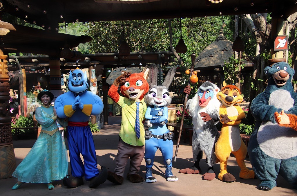 香港ディズニー 大人気キャラクターが大集合 カリブニ マーケトプレイス でセレモニー開催 Cinemacafe Net