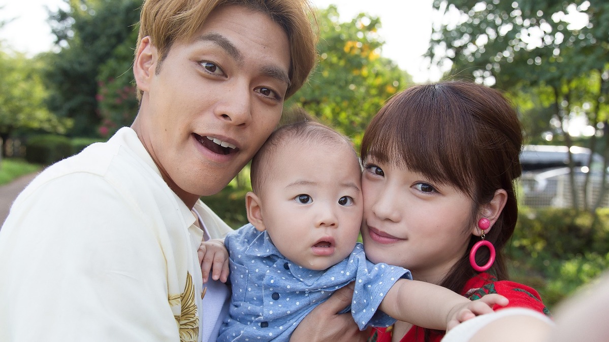 柳楽優弥 川栄李奈夫婦は理想のキャスティング 微笑ましい3ショットも 泣くな赤鬼 Cinemacafe Net