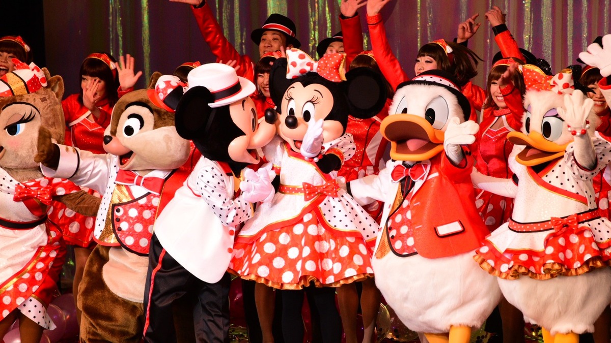 ディズニー ミニーのレビューショーにときめき 感涙 未来へつなぐ感動ショー Cinemacafe Net