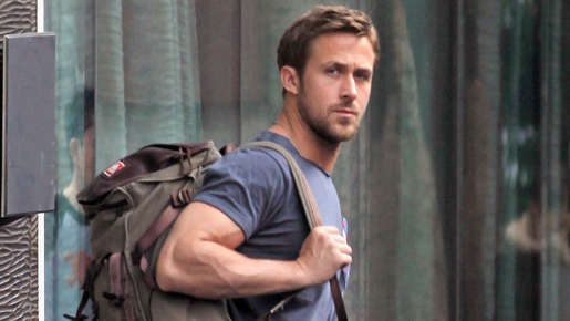 ライアン ゴズリング ニューヨークの路上でタクシーと接触しかけた女性を救出 Cinemacafe Net