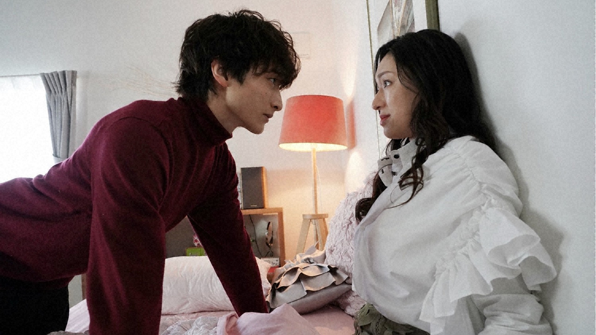 栗山千明の 裏の顔 に共感続出 小関裕太には 可愛すぎる の声 ラブコメの掟 第1話 Cinemacafe Net