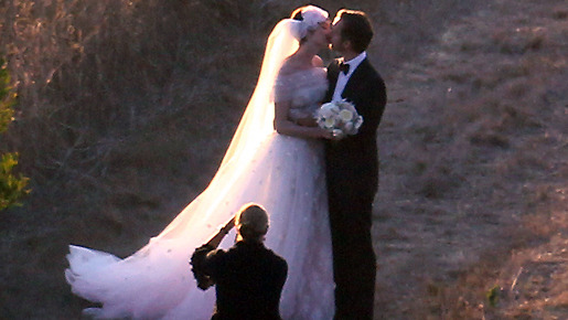 アン ハサウェイ 結婚式の写真を売って得た利益をチャリティに寄付 Cinemacafe Net