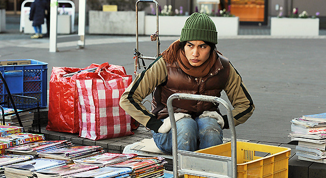 中村蒼 ホストからホームレスまで七変化 山本美月はホストにハマって 映画 東京難民 Cinemacafe Net