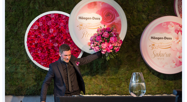 3時のおやつ ハーゲンダッツ ニコライ バーグマンの甘美な饗宴 サクラとローズの新作披露 Cinemacafe Net