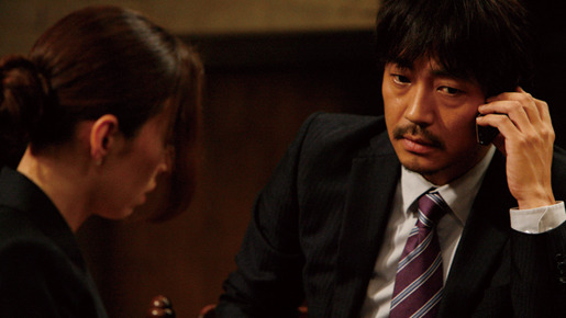 笑う警官 2枚目の写真・画像