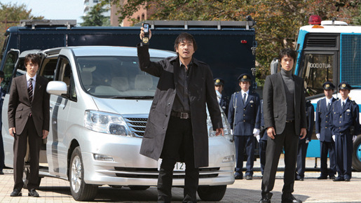 笑う警官 3枚目の写真・画像