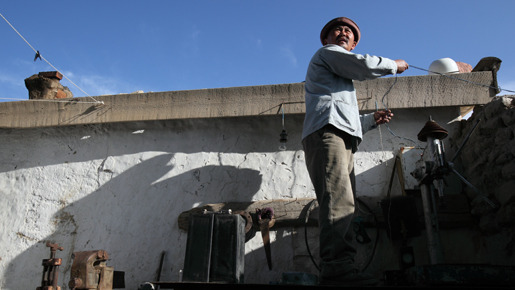 明りを灯す人 3枚目の写真・画像