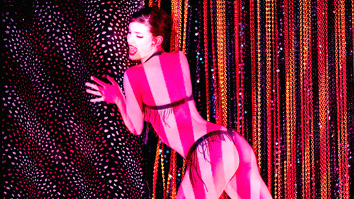 クレイジーホース・パリ 夜の宝石たち 1枚目の写真・画像