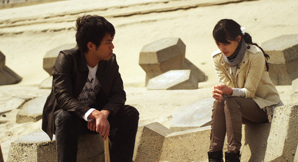 桜並木の満開の下に 2枚目の写真・画像