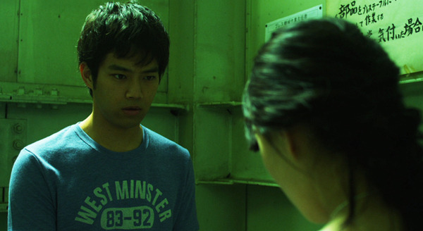 桜並木の満開の下に 3枚目の写真・画像