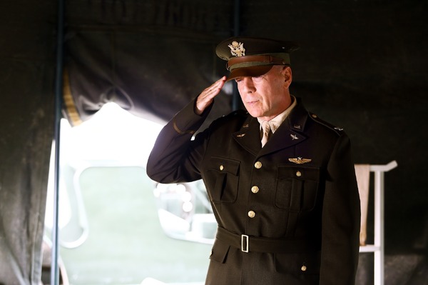 エア・ストライク(C)APOLLO