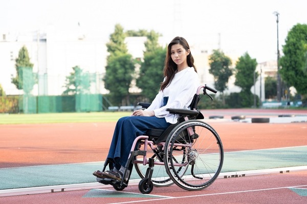 水上のフライト 2枚目の写真・画像