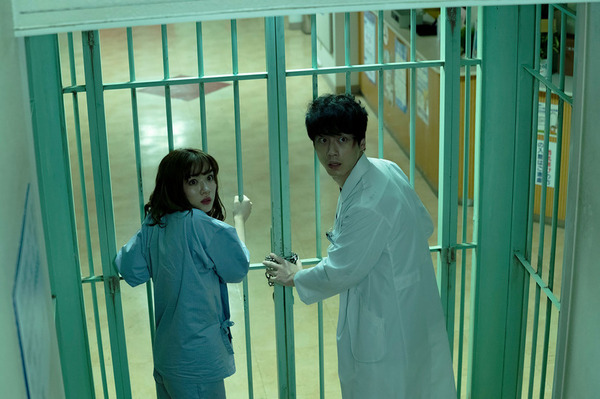 仮面病棟 3枚目の写真・画像