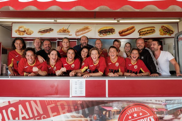 クイーンズ・オブ・フィールド 2枚目の写真・画像