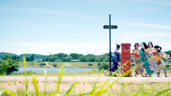 エッシャー通りの赤いポスト 2枚目の写真・画像