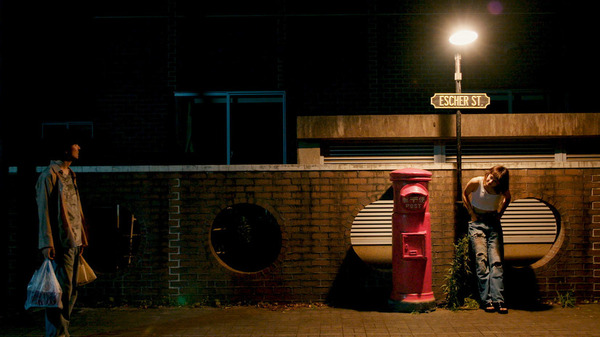 エッシャー通りの赤いポスト 4枚目の写真・画像