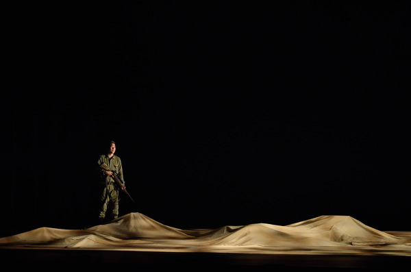 ボクの穴、彼の穴。The Enemy 2枚目の写真・画像