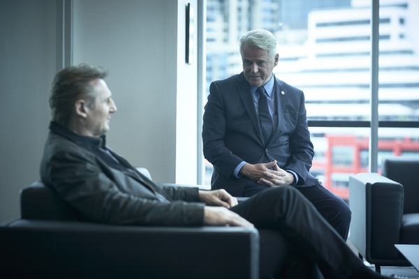 ブラックライト 7枚目の写真・画像