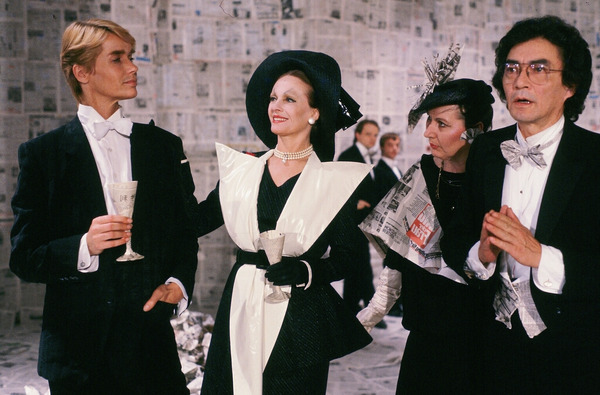 タブロイド紙が映したドリアン・グレイ 3枚目の写真・画像