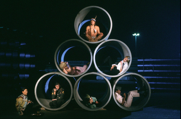 タブロイド紙が映したドリアン・グレイ 4枚目の写真・画像