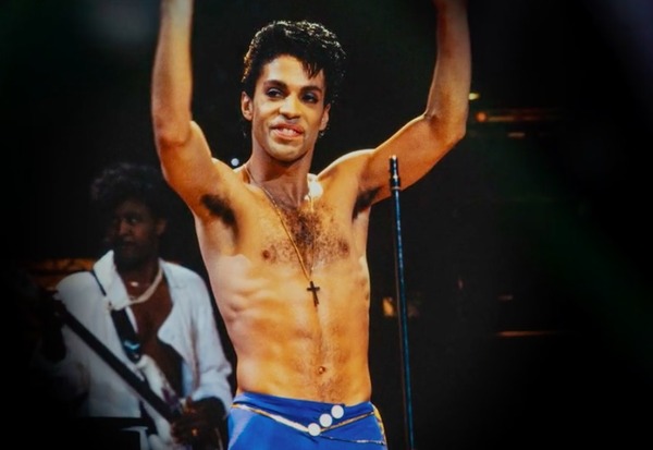 プリンス　ビューティフル・ストレンジ 17枚目の写真・画像