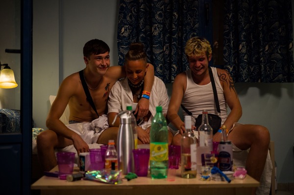 HOW TO HAVE SEX 10枚目の写真・画像