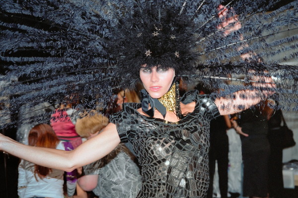 ジョン・ガリアーノ 世界一愚かな天才デザイナー 13枚目の写真・画像