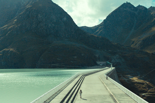 山逢いのホテルで 3枚目の写真・画像