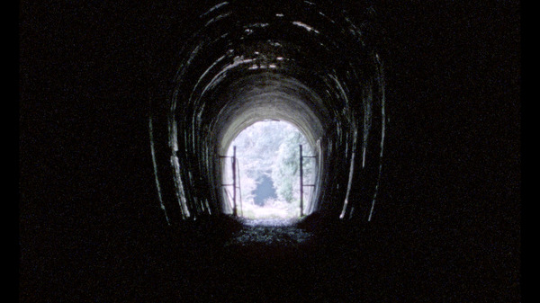 Underground アンダーグラウンド 8枚目の写真・画像