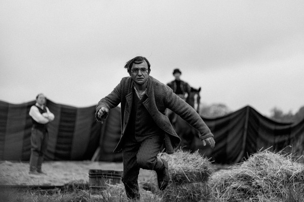 ガール・ウィズ・ニードル 10枚目の写真・画像