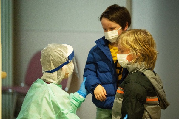 フロントライン 25枚目の写真・画像