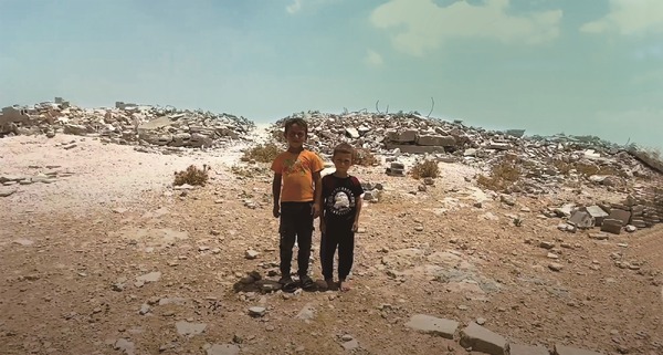 壁の外側と内側 2枚目の写真・画像