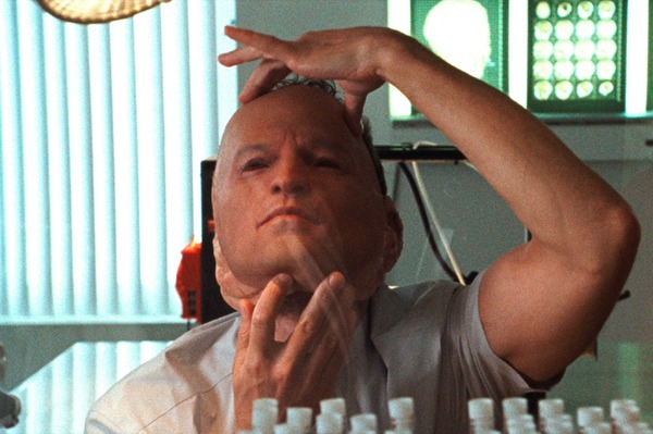 顔を捨てた男 11枚目の写真・画像