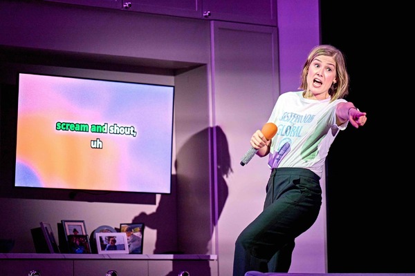 ナショナル・シアター・ライブ2025-2026「インター・エイリア」 4枚目の写真・画像