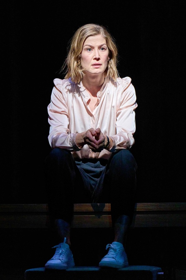 ナショナル・シアター・ライブ2025-2026「インター・エイリア」 11枚目の写真・画像