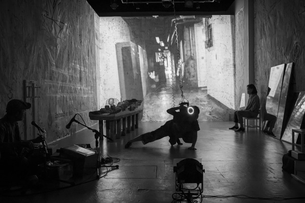 WE-入口と世界の出口 3枚目の写真・画像