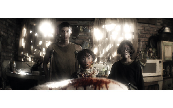 『パルブロス：黙示録の子供たち』© 2024 RED ELEPHANT FILMS S.A. DE C.V. - MALIGNO GORE S.A. DE C.V.- ALGOENCINE S.A. DE C.V. All Rights  Reserved.