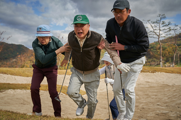 ロビー！ 4000億円を懸けた仁義なき18ホール 3枚目の写真・画像