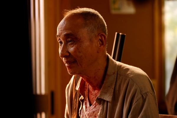 枯れ木に銃弾 4枚目の写真・画像