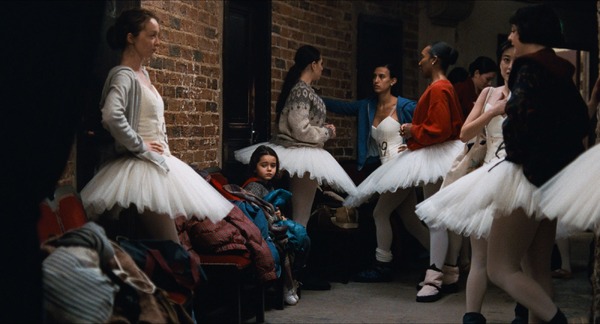 『都市の寓話 An Urban Allegory』© Ad Vitam Films / Social Animals / Arte France Cinéma / 2024