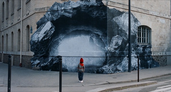 『都市の寓話 An Urban Allegory』© Ad Vitam Films / Social Animals / Arte France Cinéma / 2024