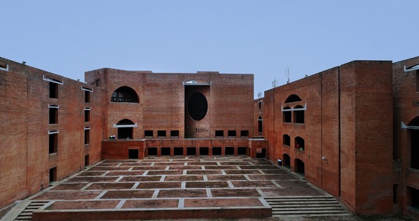 『誓い 建築家 B・V・ドーシ』