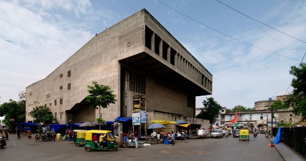 『誓い 建築家 B・V・ドーシ』