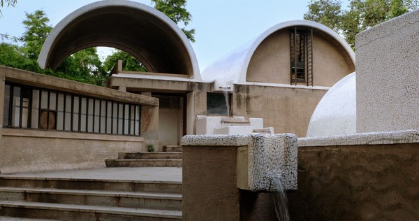 『誓い 建築家 B・V・ドーシ』