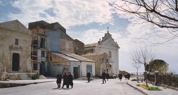 『四つのいのち』(C) 2010 VIVO FILM, ESSENTIAL FILMPRODUKTION, INVISIBILE FILM, VENTURA FILM